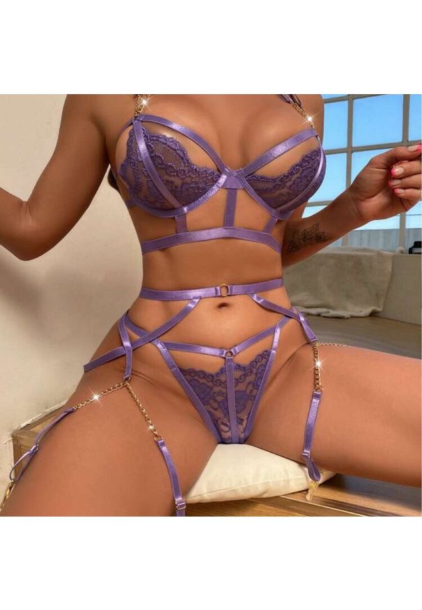 Intica - Komplet bielizny koronkowej z paskami na romantyczny wieczór Wafaa. Kolor: fioletowy. Materiał: koronka. Wzór: paski, koronka