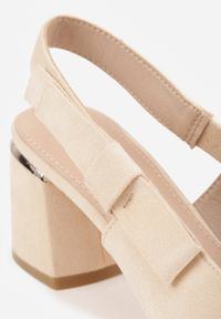 Born2be - Beżowe Sandały Vices na Obcasie ze Skórzaną Wkładką Bez Pięty Vevazira. Okazja: na co dzień. Zapięcie: sprzączka. Kolor: beżowy. Wzór: motyw zwierzęcy. Materiał: skóra. Sezon: lato. Obcas: na obcasie. Styl: casual, klasyczny, elegancki. Wysokość obcasa: średni #6