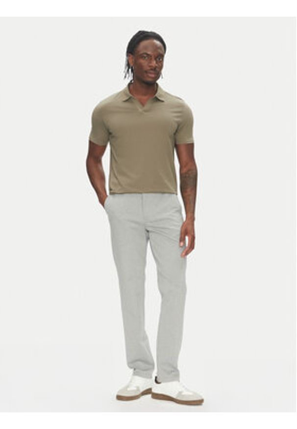 Lindbergh Polo 30-404036 Khaki Slim Fit. Typ kołnierza: polo. Kolor: brązowy. Materiał: bawełna
