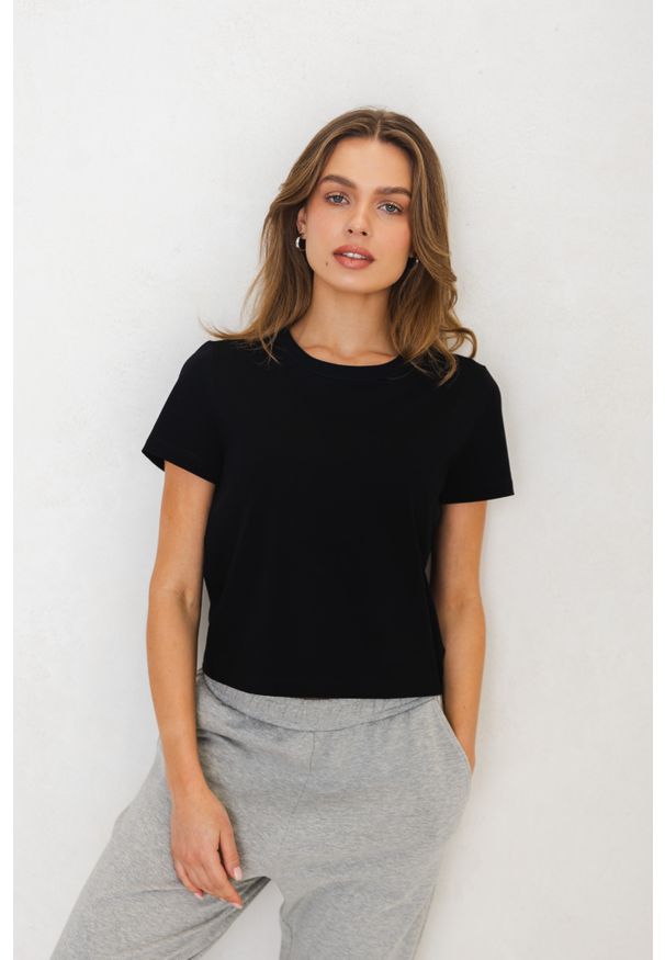 T-SHIRT PIPER CZARNY XS - Flawless. Kolor: czarny. Materiał: bawełna. Długość: krótkie. Sezon: lato. Styl: klasyczny