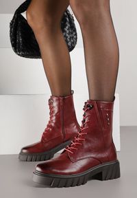 Renee - Bordowe Rockowe Botki Workery Zdobione Nitami Eratila. Okazja: na imprezę, na co dzień. Kolor: czerwony. Materiał: skóra, jeans. Szerokość cholewki: normalna. Wzór: aplikacja. Styl: rockowy #4