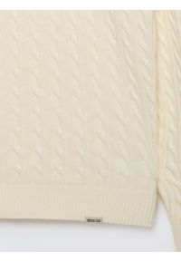 Big-Star - Sweter męski ze splotem warkoczowym i haftem kremowy Niser 100. Kolor: biały. Materiał: bawełna. Wzór: haft, ze splotem. Styl: klasyczny, elegancki #2