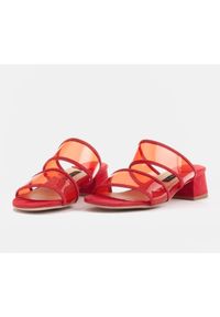 Marco Shoes Klapki damskie z półprzeźroczystymi paskami czerwone. Kolor: czerwony #6