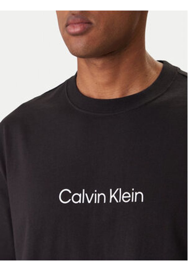 Calvin Klein T-Shirt LV040HM228 Czarny Relaxed Fit. Kolor: czarny. Materiał: bawełna