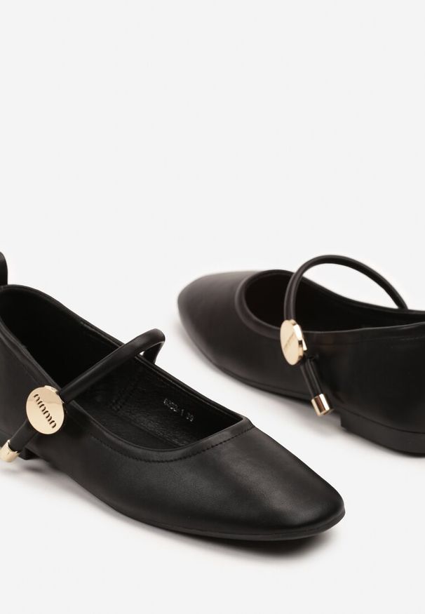 Renee - Czarne Balerinki z Kwadratowym Noskiem i Ozdobnym Paskiem Firmio. Okazja: na co dzień. Zapięcie: pasek. Kolor: czarny. Materiał: jeans. Styl: klasyczny, casual