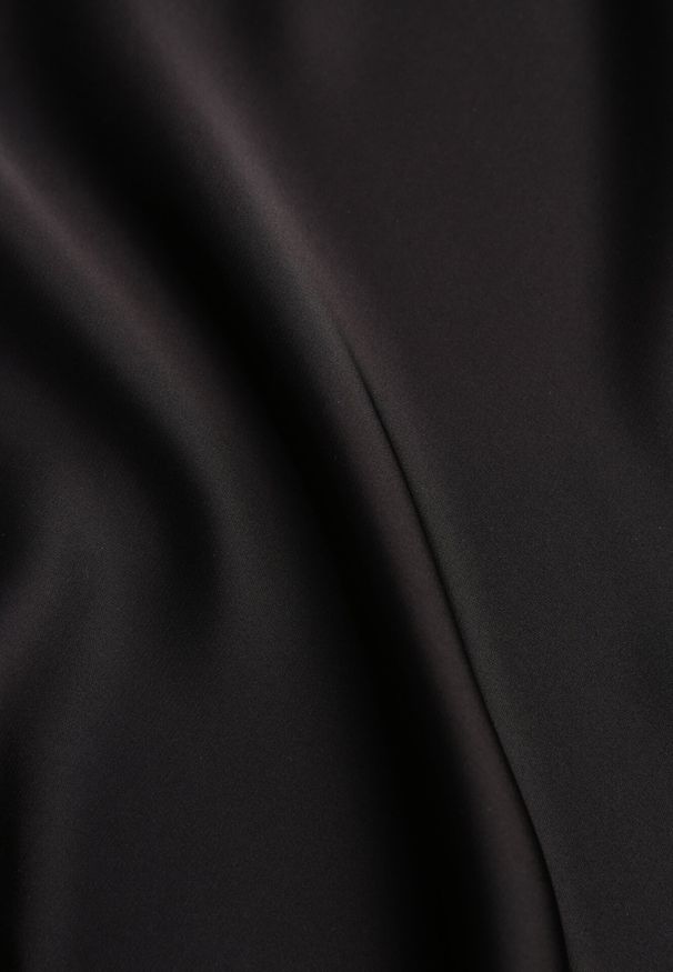 Born2be - Czarna Satynowa Spódnica z Lekko Rozkloszowanym Dołem Zinnemira. Kolor: czarny. Materiał: satyna. Styl: elegancki, klasyczny