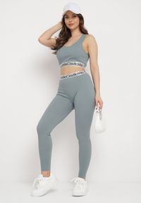 Born2be - Ciemnozielone Elastyczne Legginsy z Szeroką Gumą w Pasie Rindama. Kolor: zielony. Materiał: guma. Styl: sportowy #5