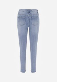 Renee - Niebieskie Jeansy Slim z Bawełny Ozdobione Przetarciami Vikiania. Okazja: na co dzień. Kolor: niebieski. Wzór: aplikacja. Styl: casual #5