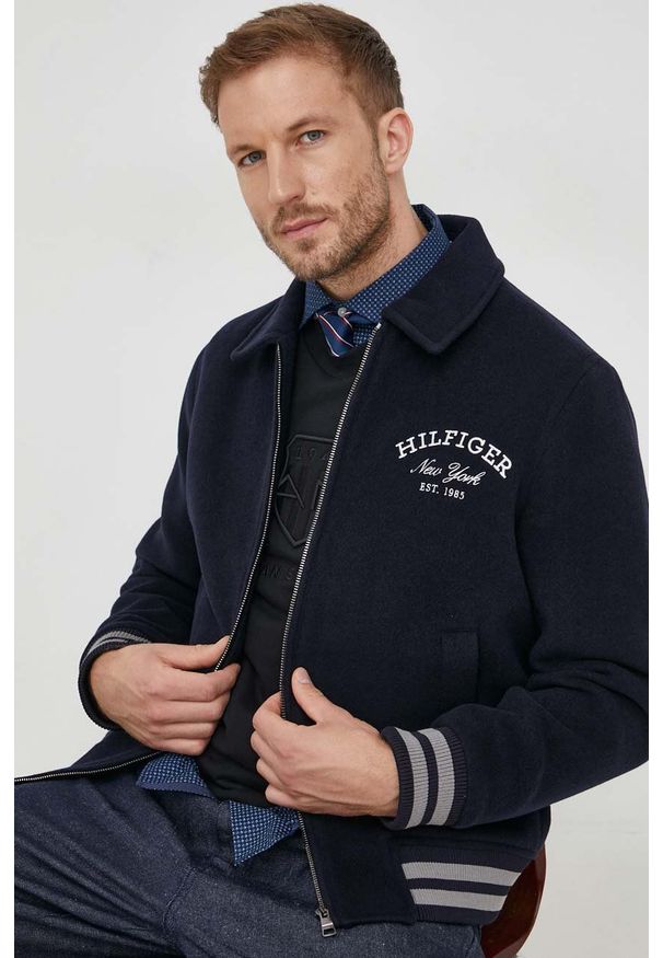 TOMMY HILFIGER - Tommy Hilfiger kurtka wełniana kolor granatowy przejściowa. Kolor: niebieski. Materiał: wełna