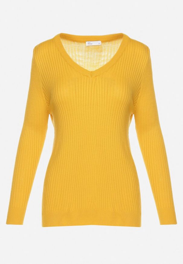 Born2be - Beżowy Sweter z Trójkątnym Dekoltem z Prążkowanej Dzianiny Derige. Okazja: na co dzień. Kolor: beżowy. Materiał: dzianina, prążkowany. Styl: casual