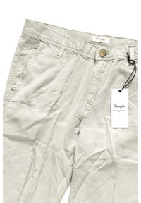 Wrangler - SPODNIE WRANGLER DAMSKIE CHINO FADED KHAKI W27LPG028. Kolor: brązowy. Materiał: len. Długość: do kostek. Sezon: lato. Styl: elegancki