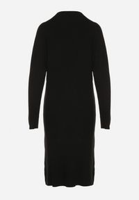 Born2be - Czarna Sweterkowa Sukienka z Wiskozą i Broszką Tinarrea. Okazja: do pracy, na spacer. Kolor: czarny. Materiał: wiskoza. Wzór: aplikacja. Typ sukienki: sportowe. Styl: klasyczny, sportowy #3