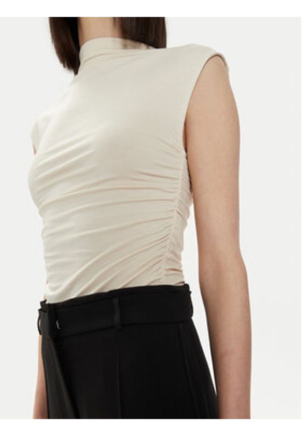 Gina Tricot Top 20883 Écru Slim Fit. Materiał: wiskoza