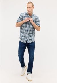 Mustang - MĘSKA KOSZULA MUSTANG Baltimore Summer Check 1015237 12602. Okazja: na co dzień. Typ kołnierza: kołnierzyk klasyczny. Materiał: skóra, bawełna, jeans, materiał. Długość rękawa: krótki rękaw. Długość: krótkie. Wzór: kratka. Sezon: lato. Styl: klasyczny, casual, elegancki #6