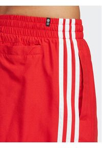 Adidas - adidas Szorty kąpielowe Originals Adicolor 3-Stripes Swim Shorts H44768 Czerwony Regular Fit. Kolor: czerwony. Materiał: syntetyk
