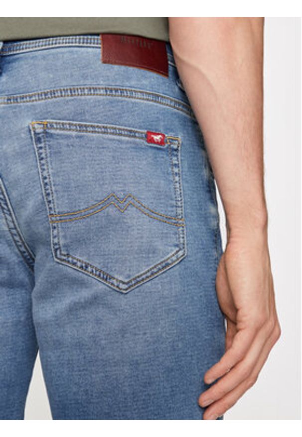 Mustang Szorty jeansowe Chicago 1015140 Niebieski Slim Fit. Kolor: niebieski. Materiał: bawełna