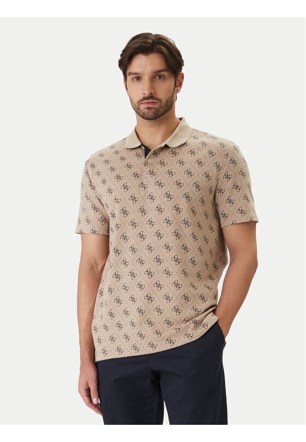 Guess Polo M6GP04 K3073 Beżowy Regular Fit. Typ kołnierza: polo. Kolor: beżowy. Materiał: bawełna
