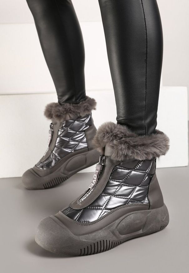 Renee - Szare Śniegowce Vices na Platformie z Pikowaną Cholewką i Futerkiem Gemitana. Okazja: na spacer, na co dzień. Kolor: szary. Materiał: futro. Szerokość cholewki: normalna. Sezon: zima. Obcas: na platformie. Styl: casual