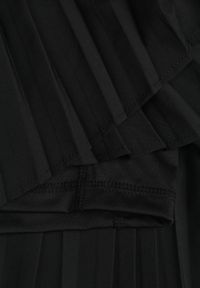 Renee - Czarna Plisowana Spódnica Tenisowa o Asymetrycznym Kroju z Podszewką-Szortami Haria. Kolor: czarny. Materiał: jeans, poliester, elastan. Styl: sportowy #4