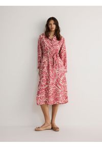 Reserved - Wzorzysta sukienka midi z wiskozy - brudny róż. Kolor: różowy. Materiał: wiskoza. Długość: midi #1