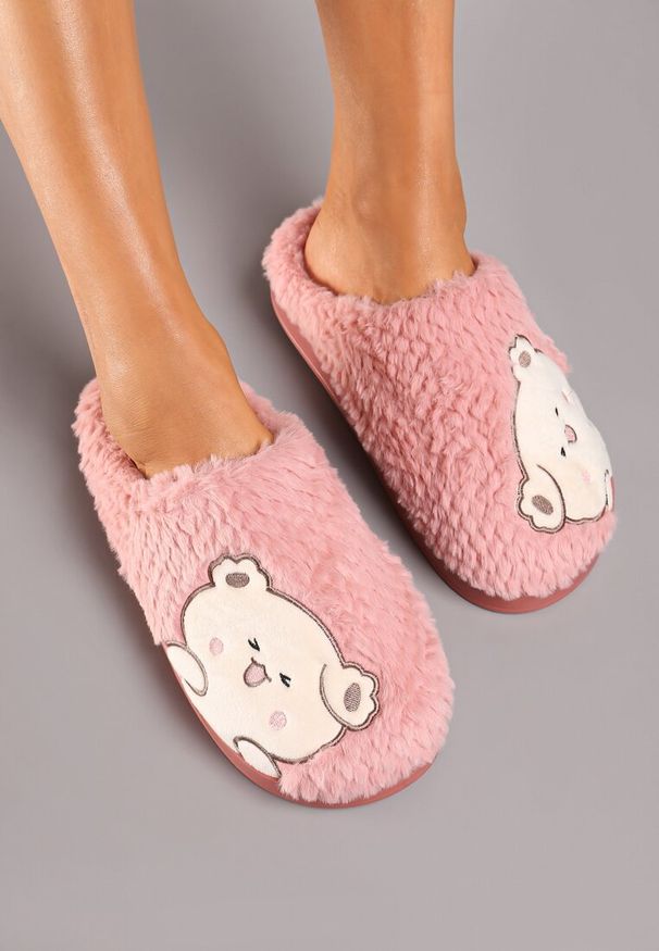 Renee - Ciemnoróżowe Kapcie na Platformie Ozdobione Haftowanym Motywem Laorisia. Okazja: na co dzień, do domu. Kolor: różowy. Materiał: dzianina, jeans. Wzór: aplikacja, haft. Obcas: na platformie. Styl: casual