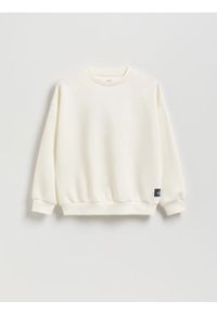 Reserved - Bluza oversize z nadrukiem - złamana biel. Materiał: dzianina. Wzór: nadruk