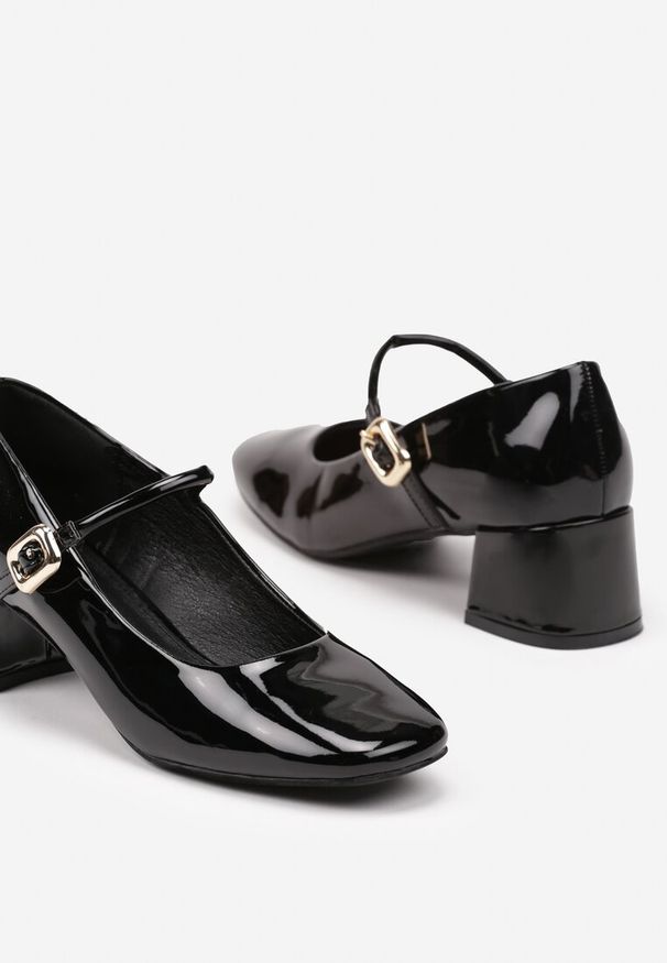 Renee - Czarne Czółenka z Lakierowanym Połyskiem na Niskim Obcasie z Paskiem z Klamerką Serittia. Zapięcie: pasek. Kolor: czarny. Materiał: lakier. Obcas: na obcasie. Styl: elegancki. Wysokość obcasa: niski