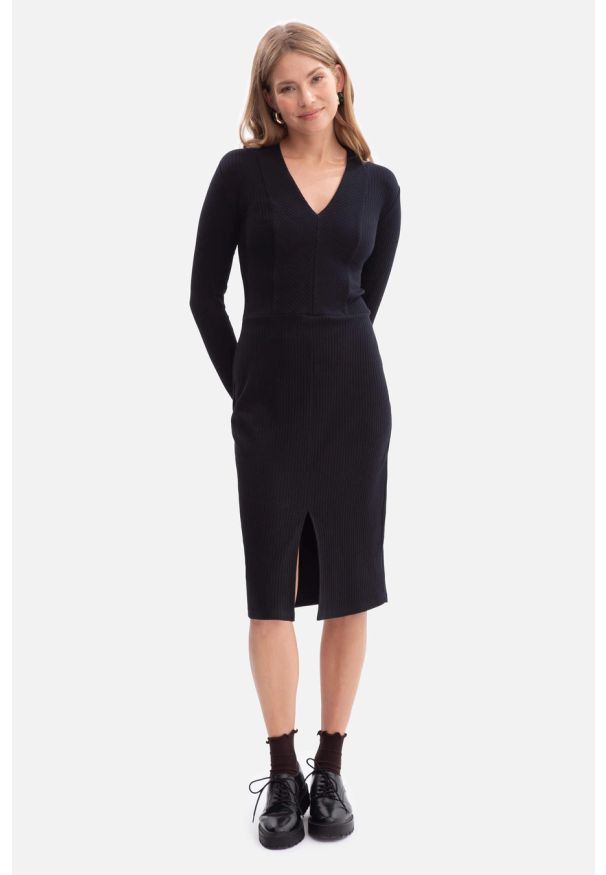 BeWear - Bawełniana sukienka dzianinowa ołówkowa z dekoltem V czarna. Kolor: czarny, brązowy. Materiał: dzianina, bawełna. Typ sukienki: ołówkowe. Styl: klasyczny