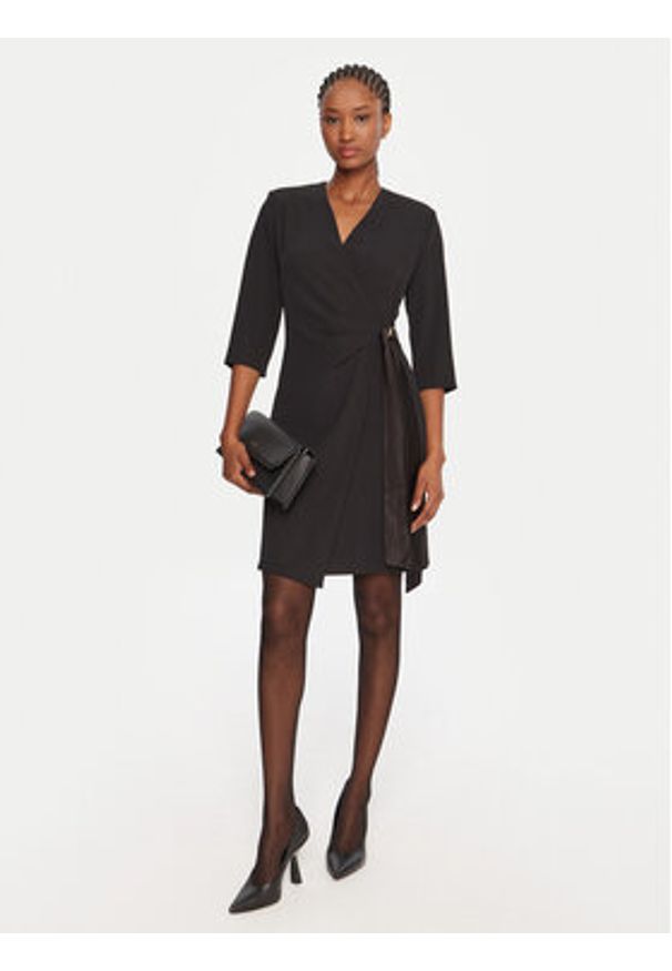 Rinascimento Sukienka koktajlowa CFC0020095002 Czarny Regular Fit. Kolor: czarny. Materiał: syntetyk. Styl: wizytowy