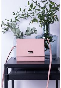 ZAIR - Torebka kopertówka pastelowa mała z wzorem kratki puder róż. Kolor: różowy. Wzór: kratka. Rodzaj torebki: na ramię