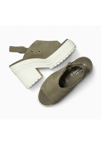 Sandały damskie Converse Chuck 70 De Luxe Heel Mule. Kolor: zielony. Materiał: zamsz, materiał. Styl: sportowy #2