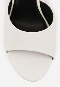 Renee - Białe Klapki z Wyciętą Cholewką Glyserris. Okazja: na imprezę, na co dzień. Kolor: biały. Materiał: skóra. Styl: casual, elegancki #8