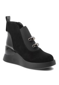 Czarne Botki S.Barski Modne Buty Damskie Na Koturnie. Zapięcie: klamry. Kolor: czarny. Materiał: zamsz, materiał. Wzór: aplikacja. Obcas: na koturnie. Styl: elegancki