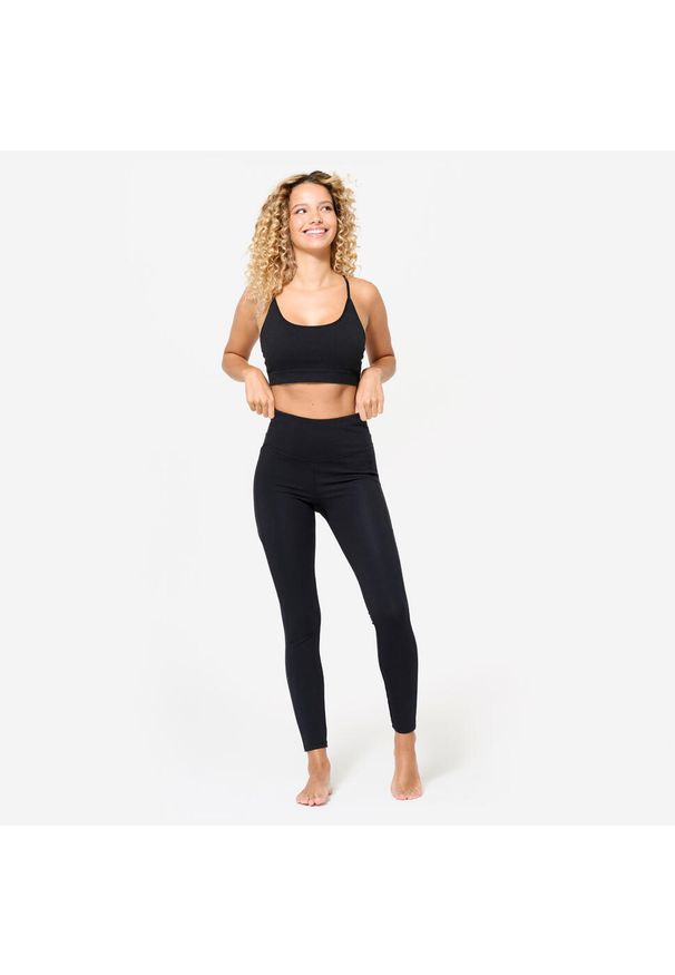 Decathlon - Stanik sportowy Domyos prążkowany. Kolor: czarny. Materiał: prążkowany. Sport: joga i pilates, fitness