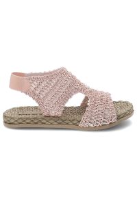 Różowe Sandały Artiker Koronkowe Buty Na Lato. Zapięcie: bez zapięcia. Kolor: różowy. Materiał: koronka. Sezon: lato. Styl: wakacyjny #5