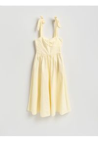 Reserved - Sukienka midi z wiązaniem - jasnożółty. Kolor: żółty. Materiał: tkanina. Długość: midi #1