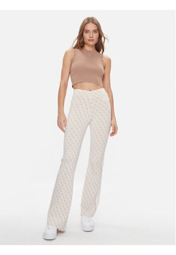 Guess Spodnie dzianinowe Lisa W3YB38 Z37K0 Beżowy Regular Fit. Kolor: beżowy. Materiał: syntetyk
