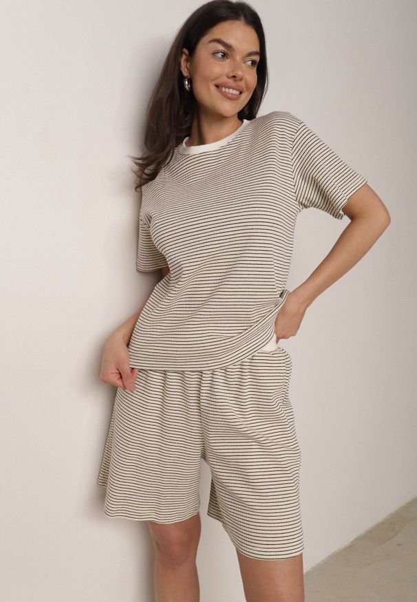 Born2be - Kremowo-Czarny Klasyczny T-shirt z Bawełny o Prostym Kroju Phemeni. Okazja: na co dzień. Kolor: czarny. Materiał: bawełna. Styl: klasyczny