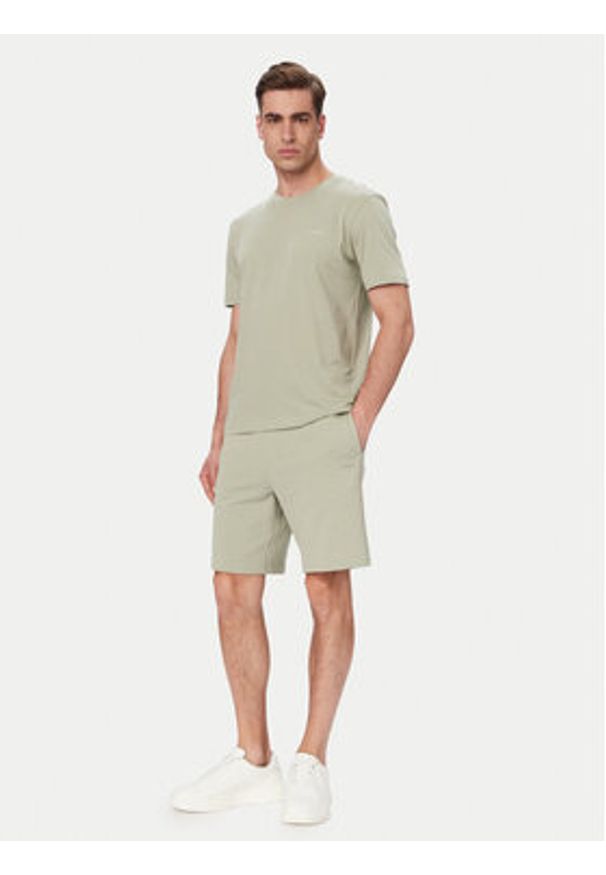 Hugo - HUGO Szorty materiałowe Dayono 50530696 Zielony jasny Relaxed Fit. Kolor: zielony. Materiał: bawełna