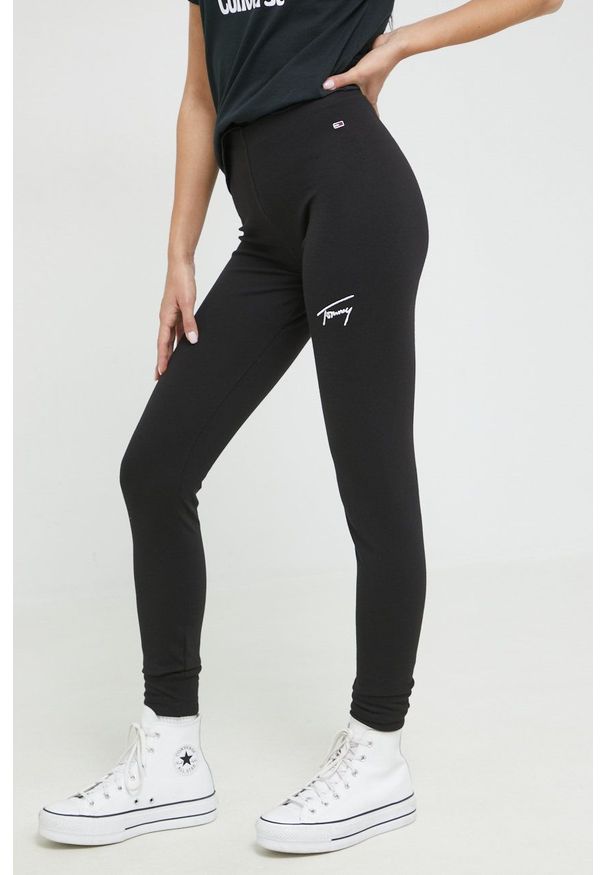 Tommy Jeans legginsy damskie kolor czarny z aplikacją. Kolor: czarny. Materiał: poliester, dzianina. Wzór: aplikacja