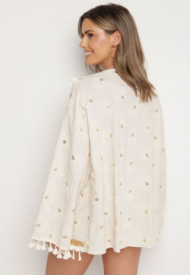 Born2be - Beżowe Bawełniane Ponczo z Wiązaniem Cekinami i Haftem Nalizia. Okazja: na co dzień. Typ kołnierza: dekolt w serek. Kolor: beżowy. Materiał: bawełna. Wzór: haft. Styl: casual, klasyczny, elegancki