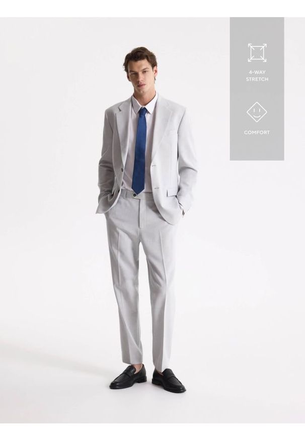 Reserved - Spodnie garniturowe z kantem - jasnoszary. Kolor: szary. Materiał: tkanina, elastan, len