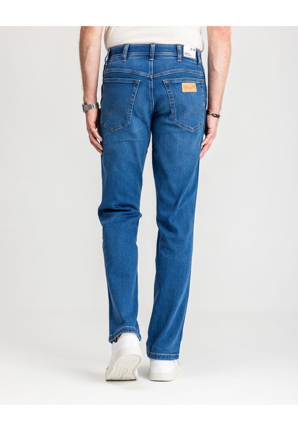 Wrangler - SPODNIE JEANSOWE MĘSKIE WRANGLER TEXAS RUSTIC 112352715. Okazja: na co dzień, do pracy. Sezon: lato. Styl: casual, klasyczny