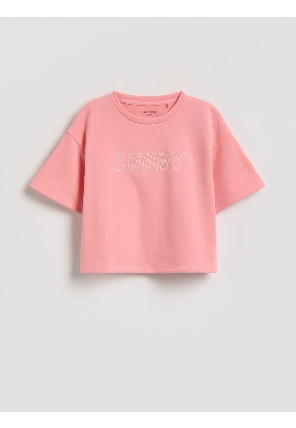 Reserved - Luźny t-shirt z nadrukiem - brzoskwiniowy. Kolor: pomarańczowy. Materiał: bawełna. Wzór: nadruk