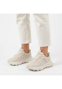 Sneakersy sportowe damskie na platformie beżowe NEWS 8511. Okazja: na co dzień. Kolor: beżowy. Materiał: skóra ekologiczna. Obcas: na platformie #1