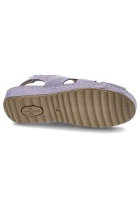 Fioletowe Sandały Kampa Wygodne Skórzane Buty Letnie. Okazja: na spacer, na co dzień. Zapięcie: pasek. Kolor: fioletowy. Materiał: skóra. Wzór: ażurowy, aplikacja. Sezon: lato. Styl: casual #6