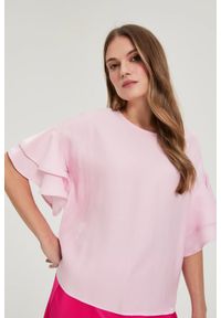 MOODO - Koszula z falbanami na rękawach różowa. Kolor: różowy. Materiał: poliester #1
