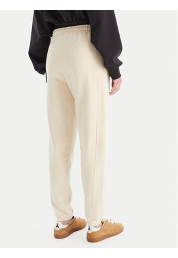 Patrizia Pepe Spodnie dresowe 2P1720/J079 W405 Écru Regular Fit. Kolor: kremowy. Materiał: bawełna