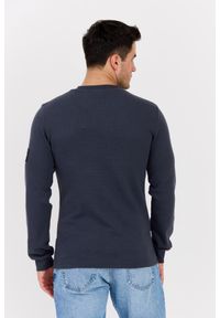 Calvin Klein - CALVIN KLEIN Szary męski longsleeve z naszywką. Okazja: na co dzień. Kolor: szary. Materiał: bawełna. Długość rękawa: długi rękaw. Wzór: aplikacja. Styl: casual, klasyczny