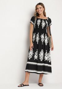 Born2be - Czarna Sukienka o Kroju Hiszpanki Zdobiona Orientalnym Wzorem Aravine. Okazja: na co dzień. Typ kołnierza: dekolt hiszpanka. Kolor: czarny. Materiał: jeans. Długość rękawa: krótki rękaw. Wzór: aplikacja. Sezon: lato. Styl: elegancki, casual